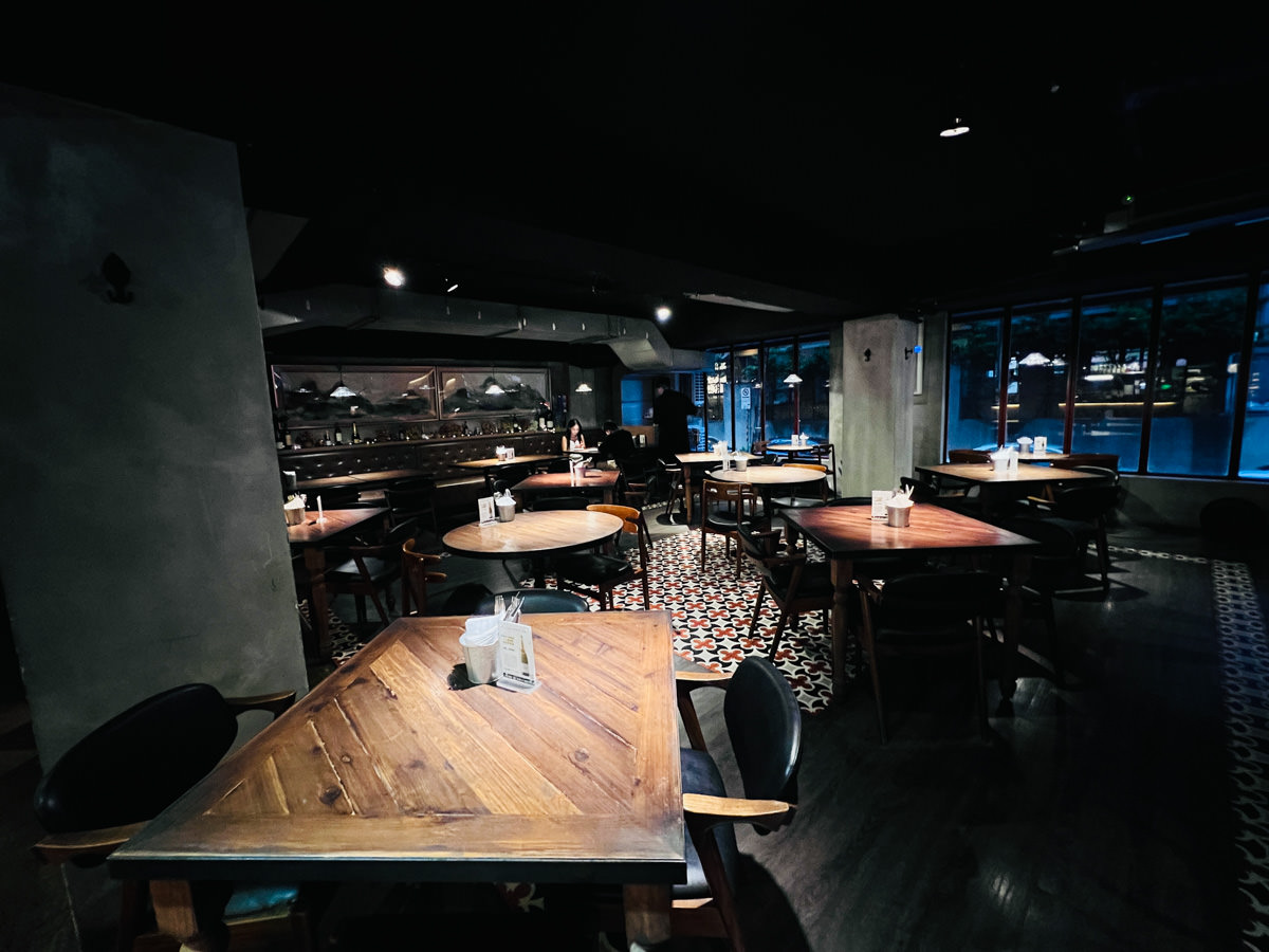 【好米亞】台北東區餐酒館推薦,超人氣工業風網美餐廳,精緻美食完全不踩雷,必點戰斧豬排、香料烤雞,甜點令人銷魂! - 第4張圖
