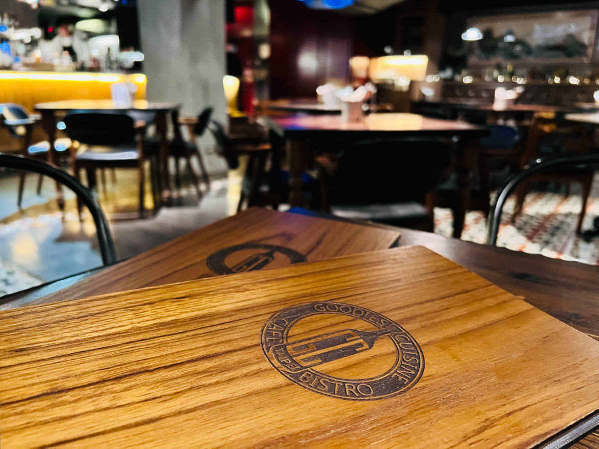 【好米亞】台北東區餐酒館推薦,超人氣工業風網美餐廳,精緻美食完全不踩雷,必點戰斧豬排、香料烤雞,甜點令人銷魂! - 第3張圖