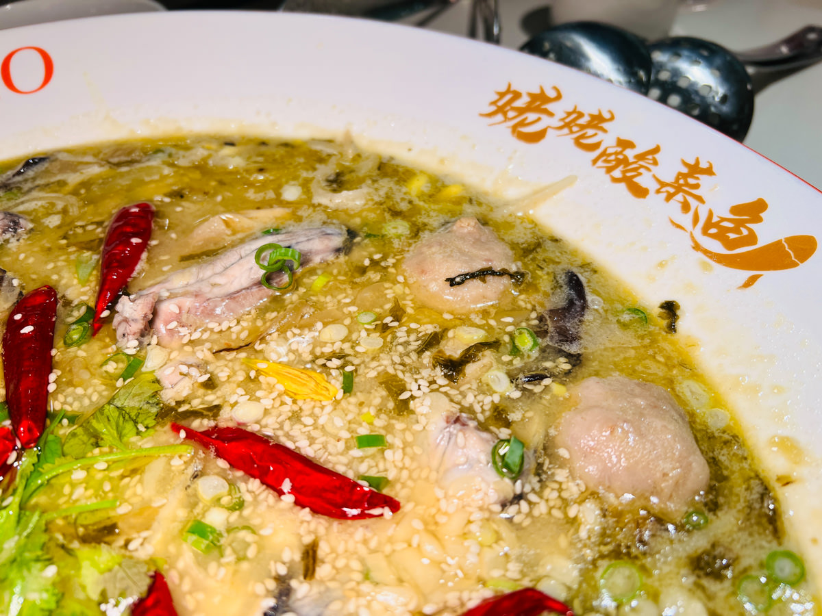 【姥姥酸菜魚】台北車站微風美食推薦,排隊也要嚐鮮的美味!傳承姥姥三十年獨家秘方,北車微風必吃餐廳! - 第17張圖