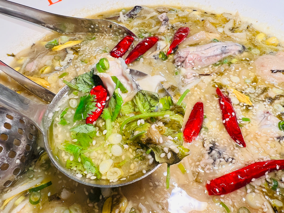 【姥姥酸菜魚】台北車站微風美食推薦,排隊也要嚐鮮的美味!傳承姥姥三十年獨家秘方,北車微風必吃餐廳! - 第15張圖