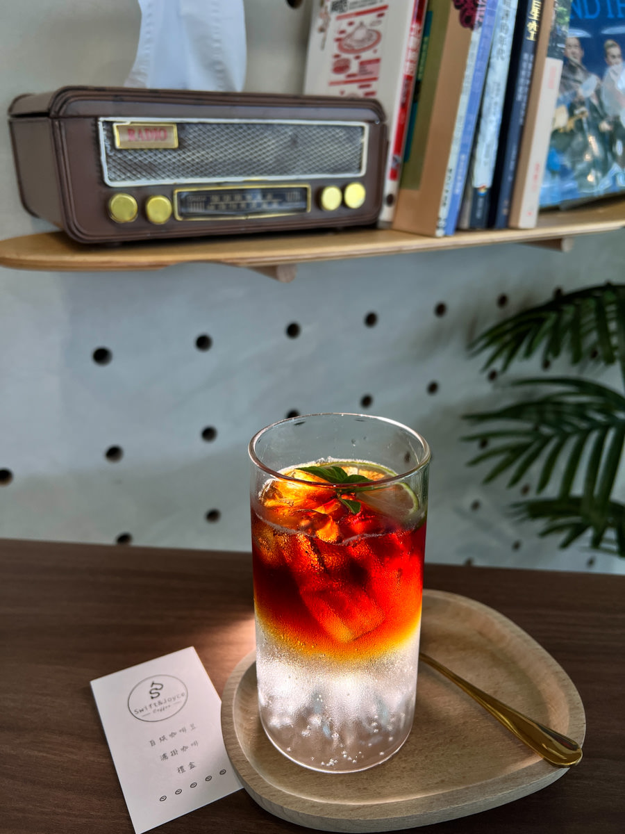 【S&J Coffee】台中咖啡廳推薦,超人氣必點調咖啡,精緻手作甜點,巷弄間的文青網美餐廳,內建自家烘焙咖啡豆 - 第11張圖