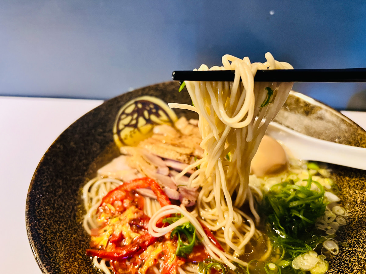 【狸匠拉麵-深夜拉麵】2025最新菜單,台中超人氣拉麵排隊美食,必點大盛系列超划算,單人用餐續麵一球免費!記憶中的日本風味! - 第12張圖
