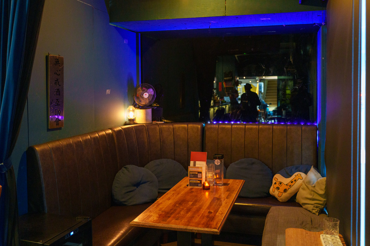 【無心戒酒互助會-成都分會】台北西門酒吧推薦,推薦必點特色調酒PUNCH、超好吃提拉米蘇!外國觀光客最愛去的西門酒吧! - 第8張圖 【無心戒酒互助會-成都分會】台北西門酒吧推薦,推薦必點特色調酒PUNCH、超好吃提拉米蘇!外國觀光客最愛去的西門酒吧!