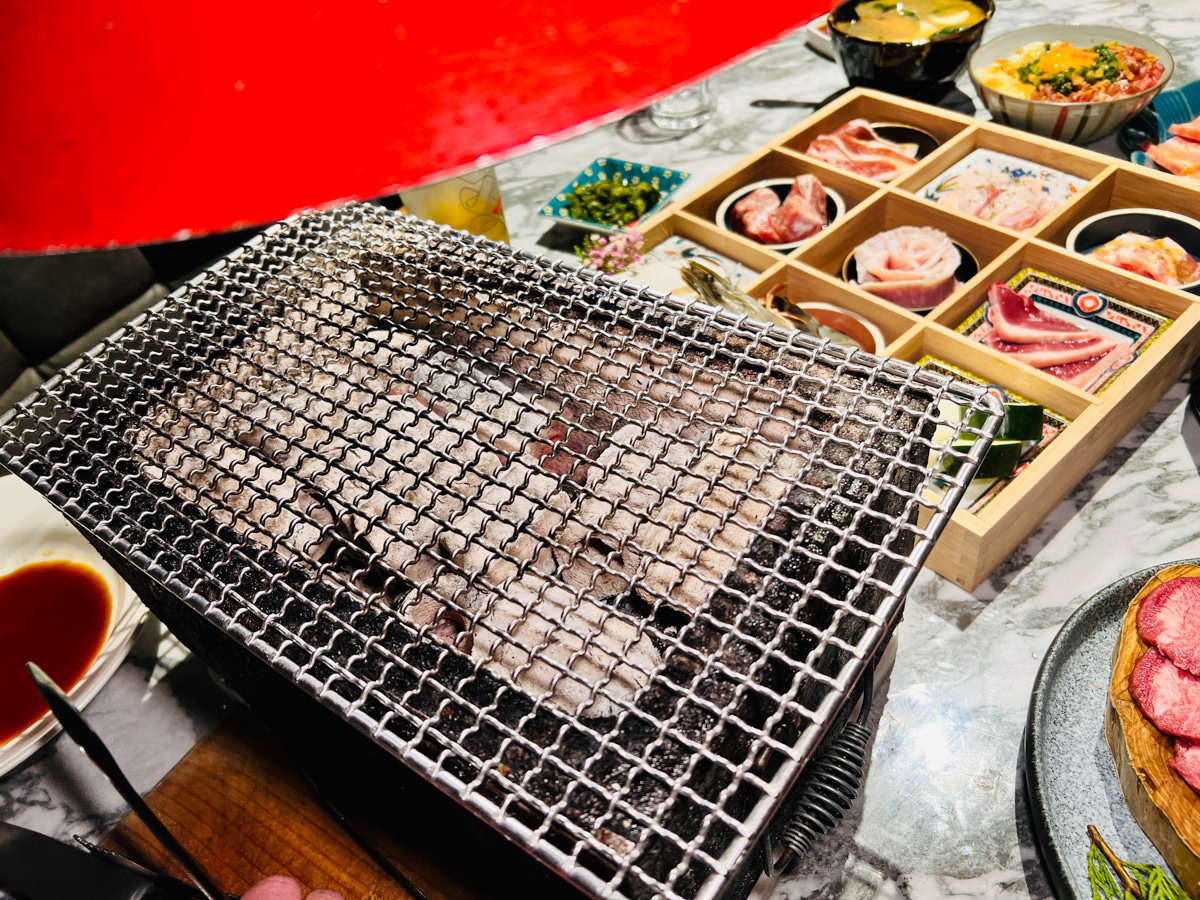 【Eartha燒肉餐酒館】台中必吃燒肉美食推薦!專人代烤的頂級美味饗宴,網路4.9好評的台中必訪餐廳首選! - 第24張圖