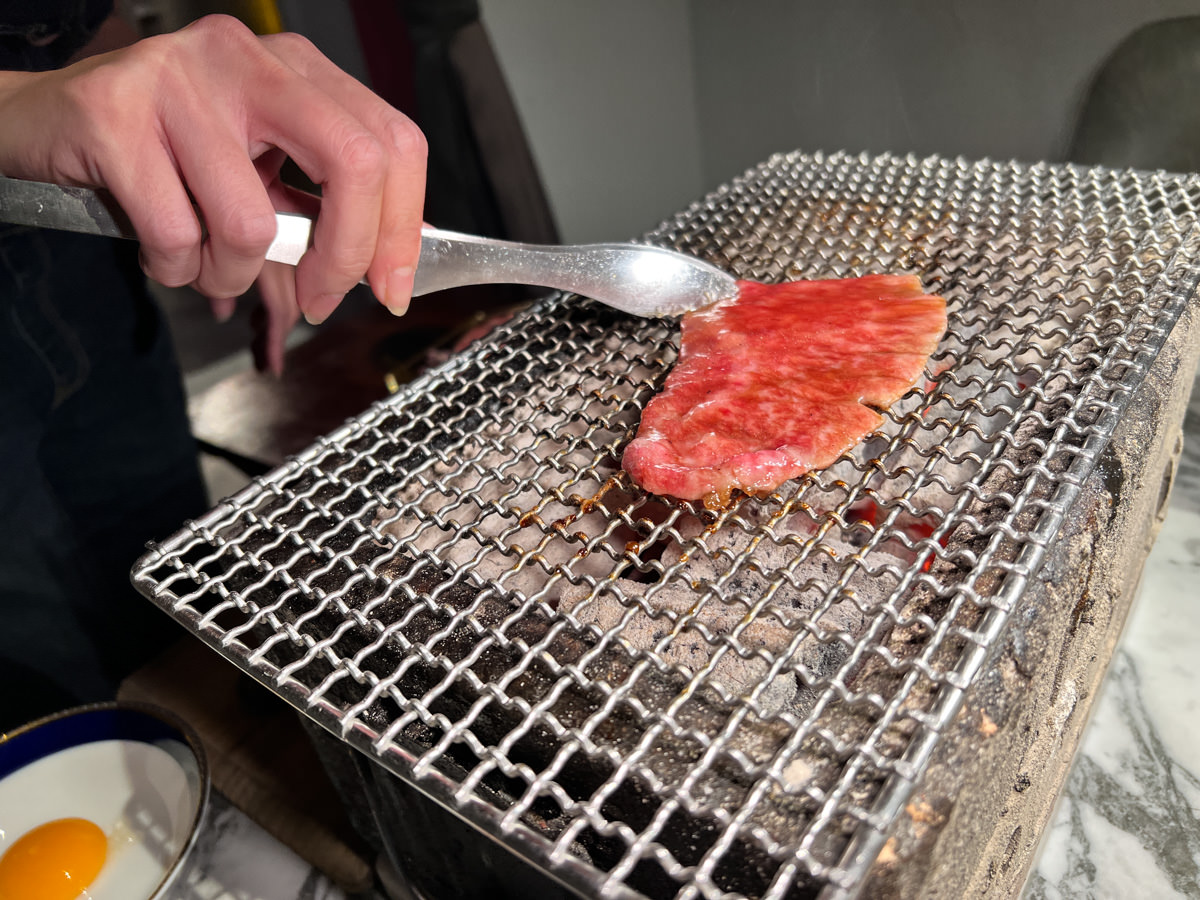 【Eartha燒肉餐酒館】台中必吃燒肉美食推薦!專人代烤的頂級美味饗宴,網路4.9好評的台中必訪餐廳首選! - 第25張圖