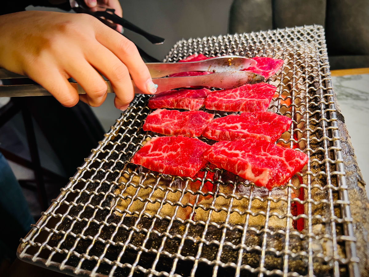 【Eartha燒肉餐酒館】台中必吃燒肉美食推薦!專人代烤的頂級美味饗宴,網路4.9好評的台中必訪餐廳首選! - 第37張圖