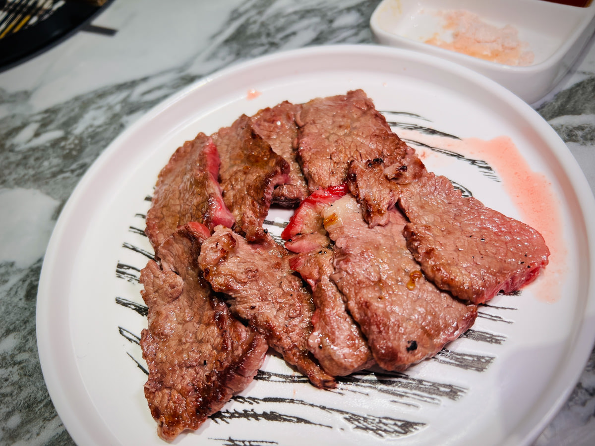 【Eartha燒肉餐酒館】台中必吃燒肉美食推薦!專人代烤的頂級美味饗宴,網路4.9好評的台中必訪餐廳首選! - 第39張圖