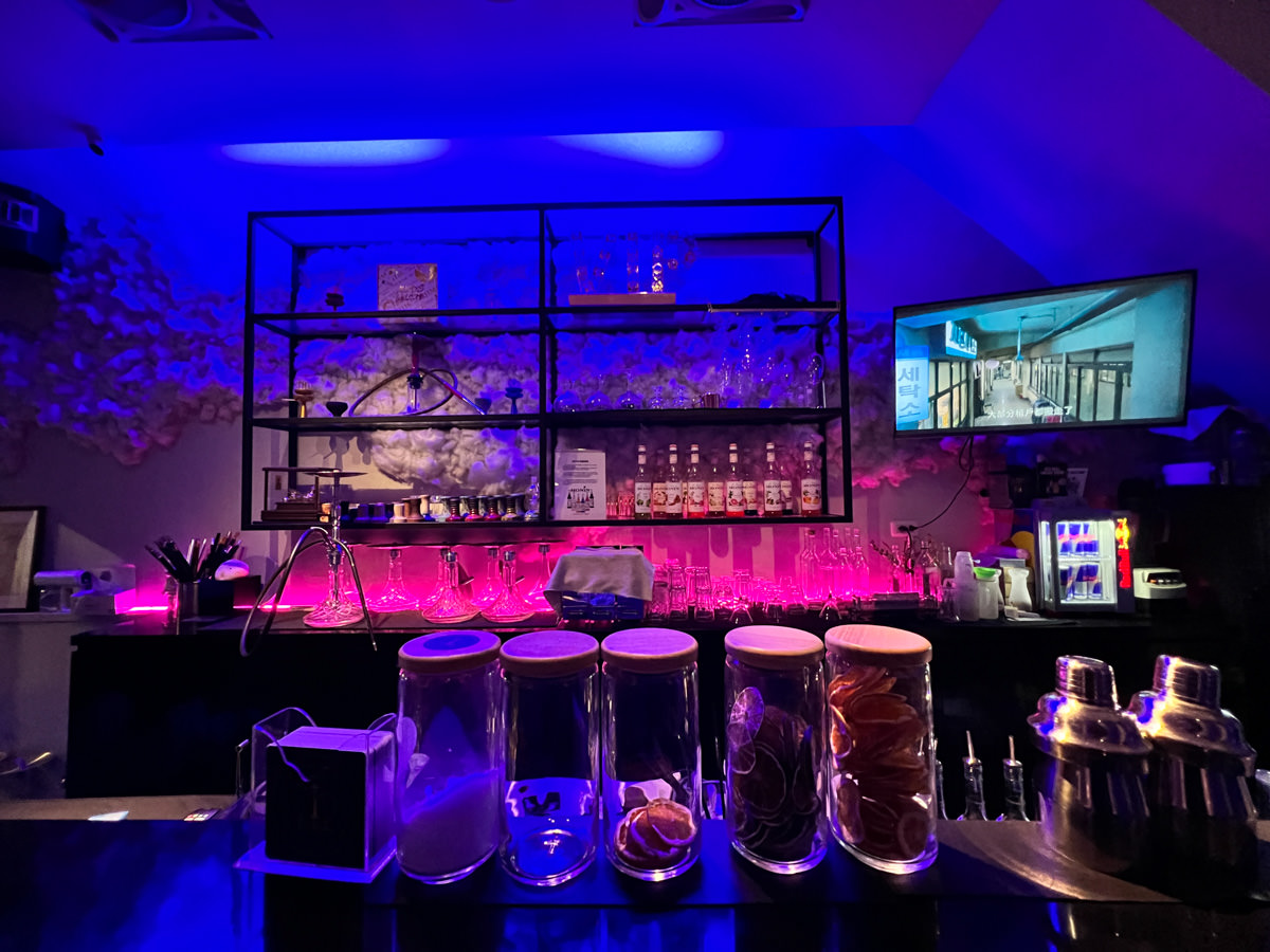 【希爾水煙酒吧】台中酒吧推薦,新世代網美餐酒館,九款創意特調訴盡人生百態,嘴饞必點下酒菜,台中聚會餐廳首選 - 第4張圖