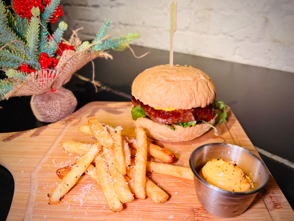 【鷹house Bistro】台北忠孝復興餐酒館推薦,千萬裝潢沉浸式網美餐酒館,精緻美食調酒饗宴,再玩高爾夫模擬器! - 第45張圖