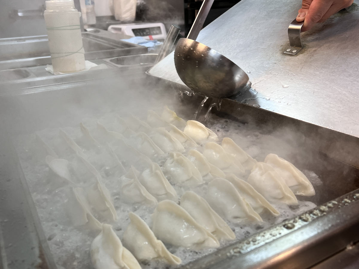 【虎記餃子】台北世貿美食推薦,網路熱搜脆皮煎餃!信義區必吃平價中華料理,線上外送訂餐主食50元起! - 第17張圖