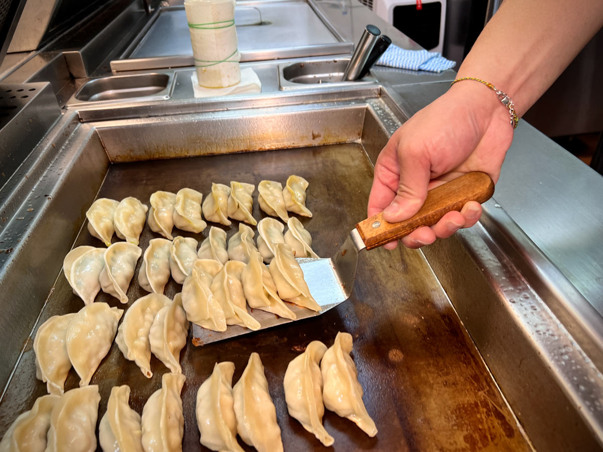 【虎記餃子】台北世貿美食推薦,網路熱搜脆皮煎餃!信義區必吃平價中華料理,線上外送訂餐主食50元起! - 第20張圖