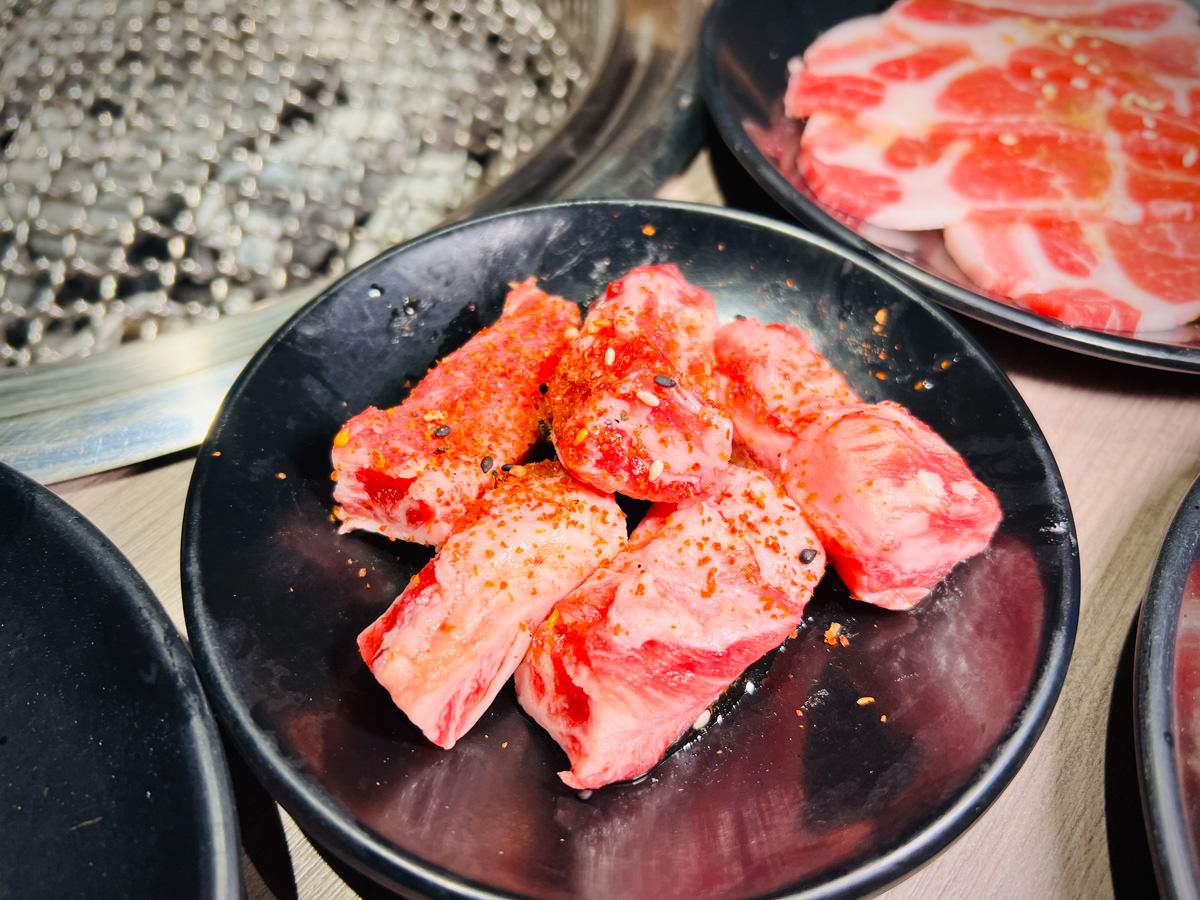 【羊角 炭火燒肉】台中燒肉美食吃到飽推薦,火烤兩吃869元起,新鮮嚴選食材奢華饗宴,台中聚會餐廳首選! - 第37張圖