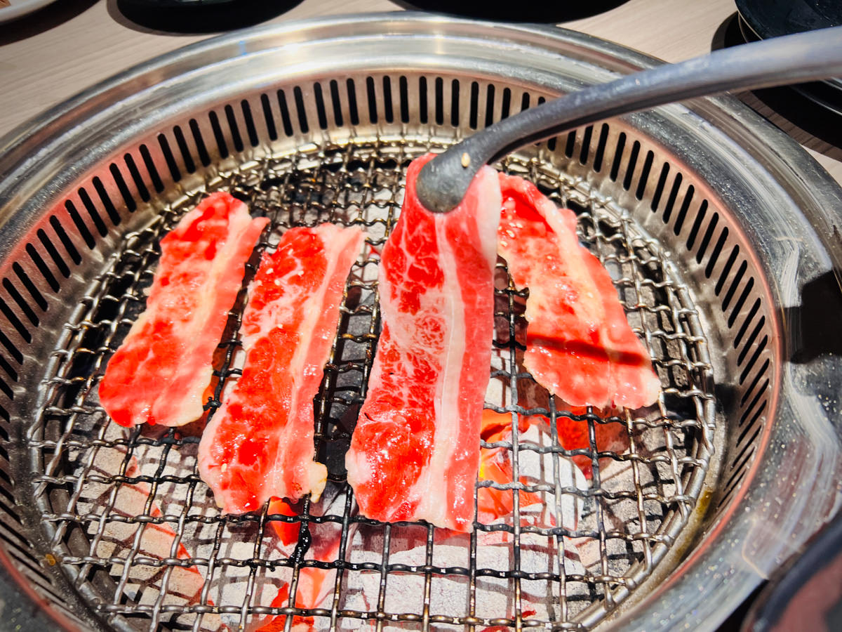 【羊角 炭火燒肉】台中燒肉美食吃到飽推薦,火烤兩吃869元起,新鮮嚴選食材奢華饗宴,台中聚會餐廳首選! - 第20張圖