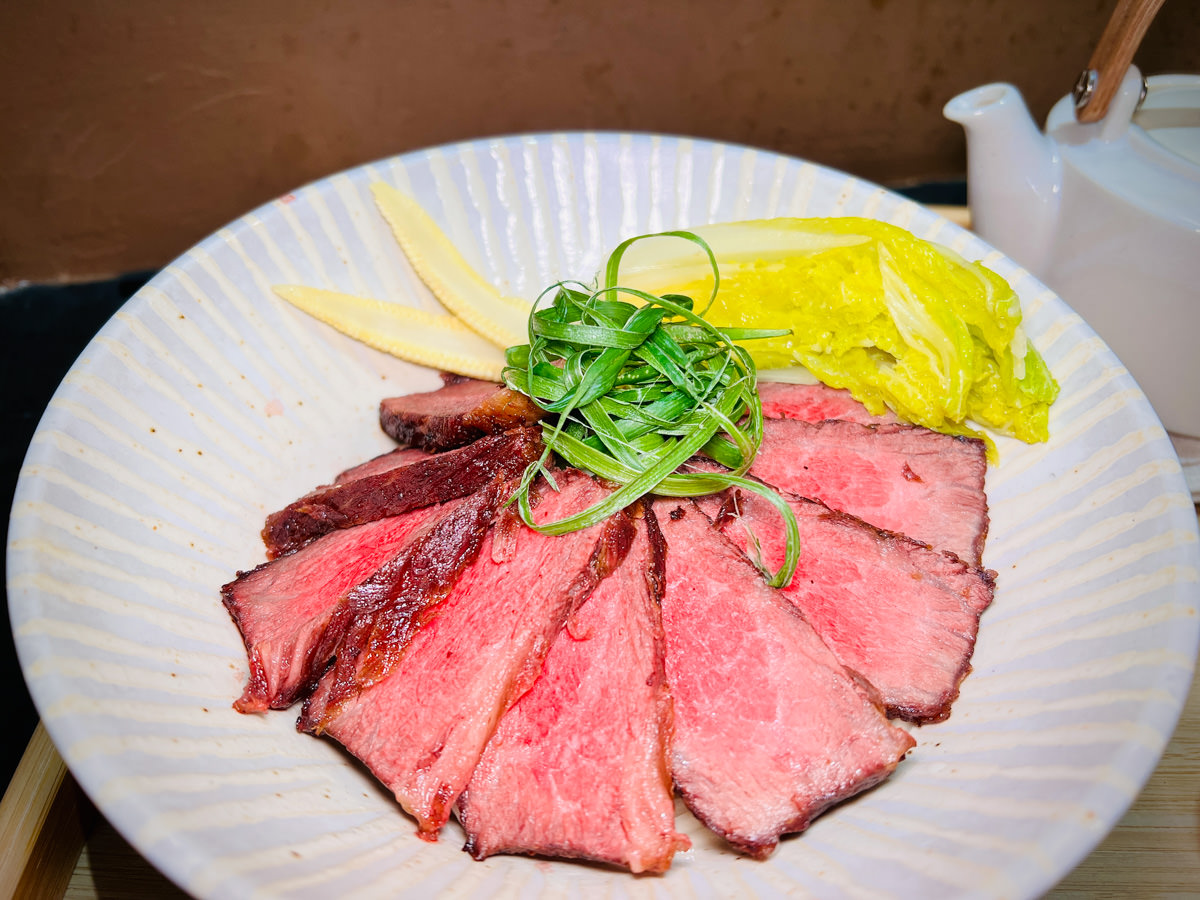 【吾時•食】新北板橋牛肉麵推薦,板橋網路熱搜巷弄排隊美食,記憶中的純淨原味,來板橋必吃的牛肉麵! - 第17張圖