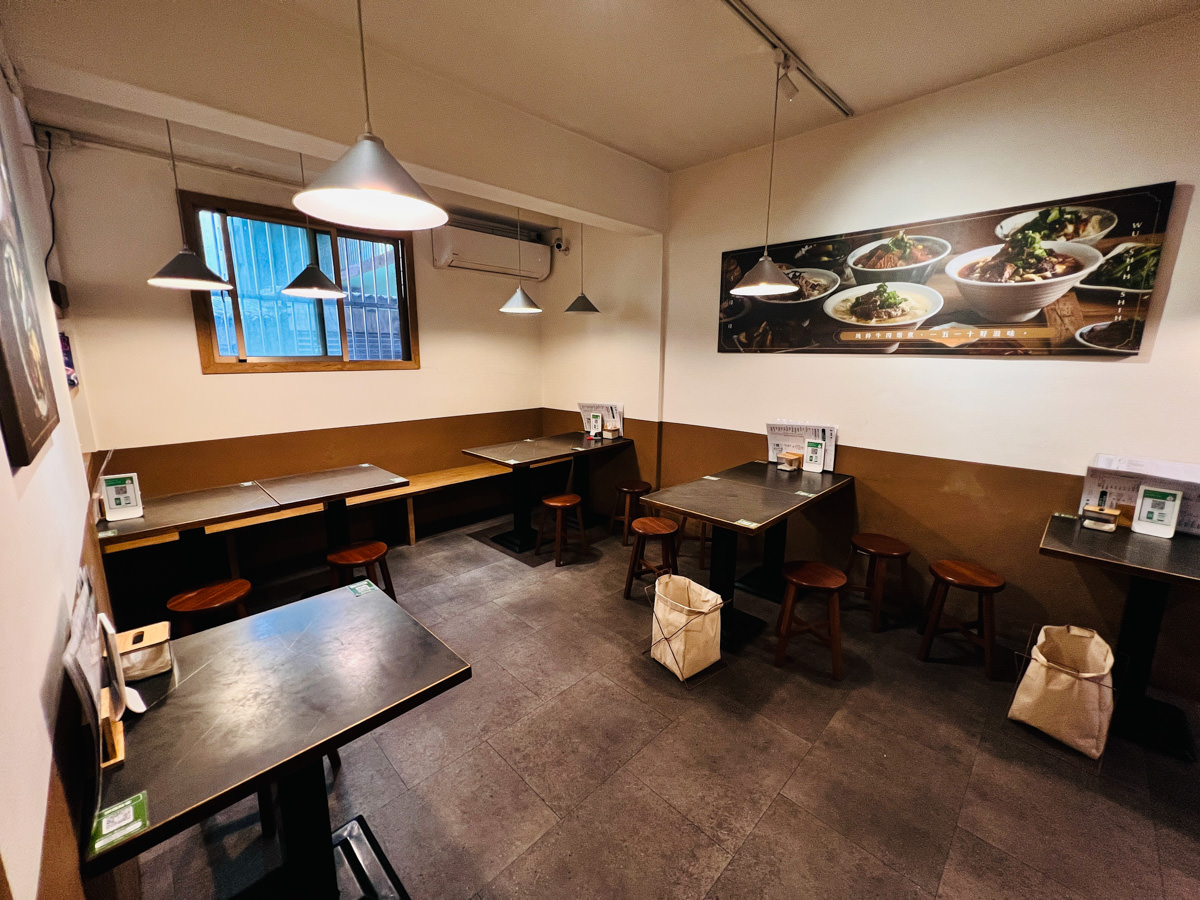 【吾時•食】新北板橋牛肉麵推薦,板橋網路熱搜巷弄排隊美食,記憶中的純淨原味,來板橋必吃的牛肉麵! - 第3張圖