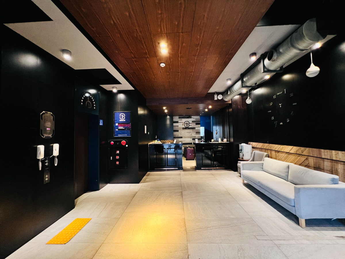 【草悟道文旅】台中平價飯店推薦,挑戰台中最划算的住宿!現代工業風裝璜熱門打卡點,遊走周遭景點超方便! - 第5張圖
