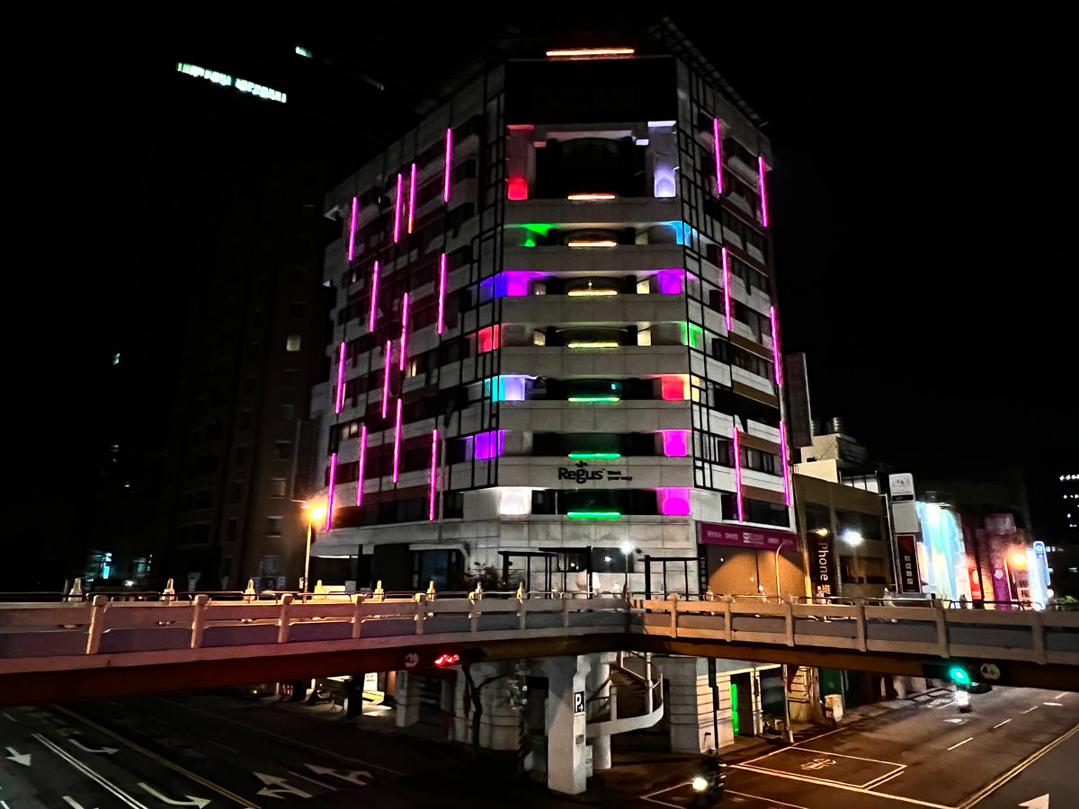 【草悟道文旅】台中平價飯店推薦,挑戰台中最划算的住宿!現代工業風裝璜熱門打卡點,遊走周遭景點超方便! - 第2張圖