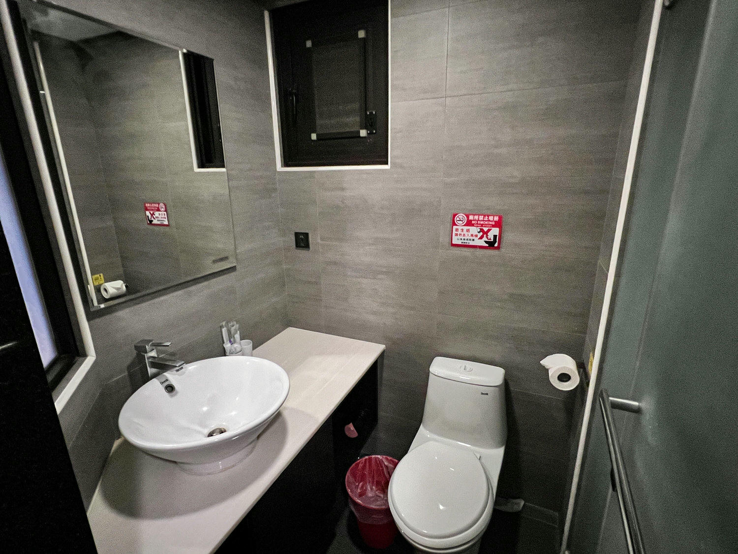 【逢甲25行館】台中逢甲住宿推薦,號稱台中西屯區最平價商旅,每房設有獨立陽台! - 第14張圖