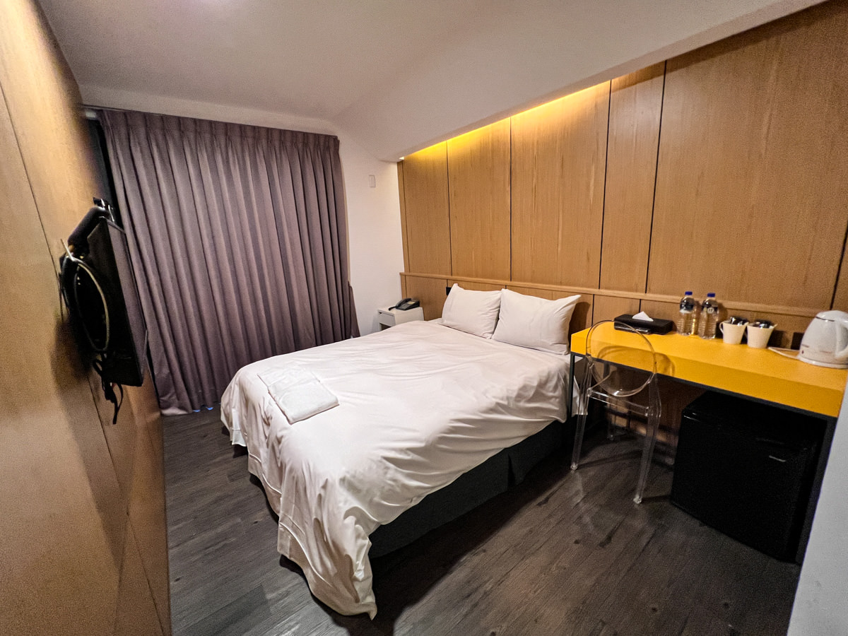 【逢甲25行館】台中逢甲住宿推薦,號稱台中西屯區最平價商旅,每房設有獨立陽台! - 第8張圖