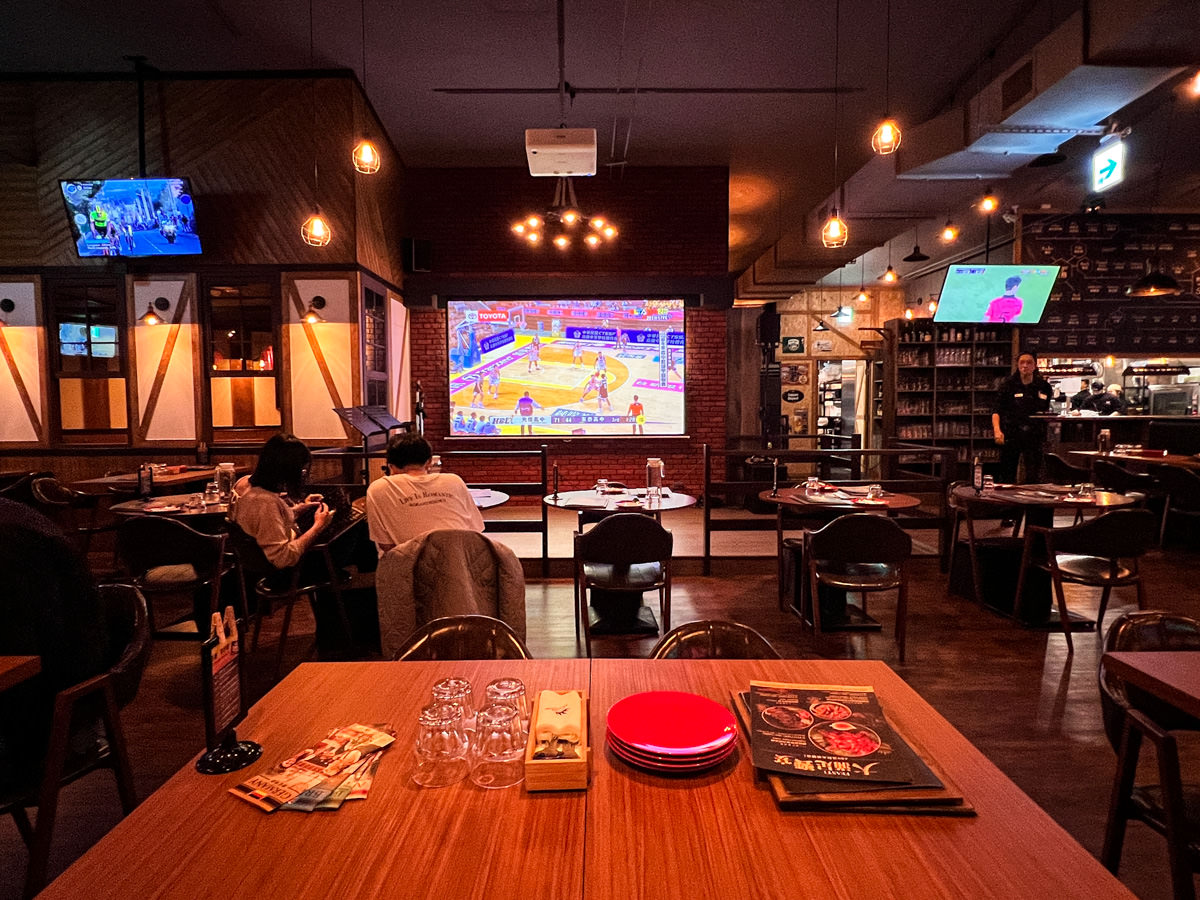 【ABV 地中海餐酒館】台中網美餐酒館推薦,全台唯一700款啤酒長廊,道地歐陸料理美食饗宴! - 第12張圖