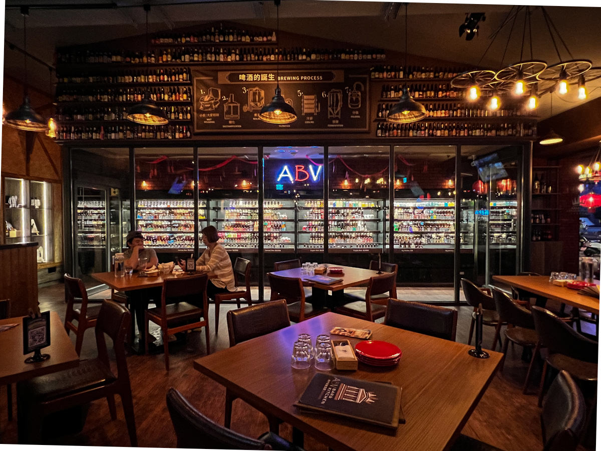 【ABV 地中海餐酒館】台中網美餐酒館推薦,全台唯一700款啤酒長廊,道地歐陸料理美食饗宴! - 第7張圖