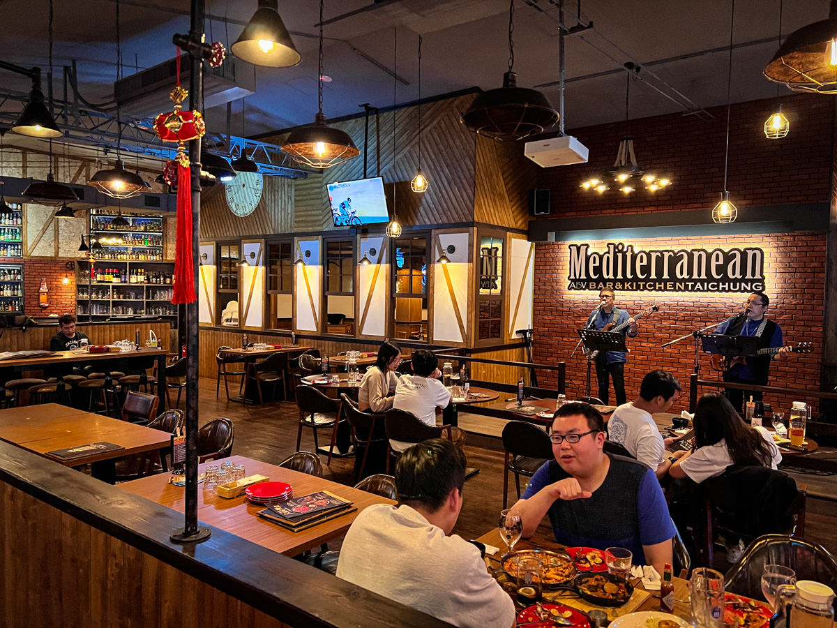 【ABV 地中海餐酒館】台中網美餐酒館推薦,全台唯一700款啤酒長廊,道地歐陸料理美食饗宴! - 第14張圖