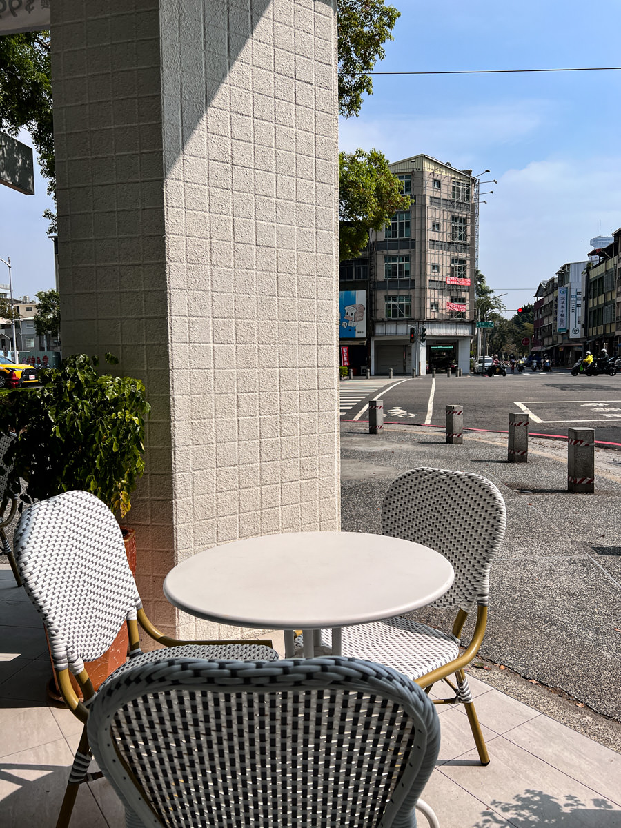 【FOUR U Coffee】高雄文青質感咖啡廳推薦,手作四吋蛋糕甜點與健康輕食,高雄下午茶聚會餐廳首選! - 第3張圖