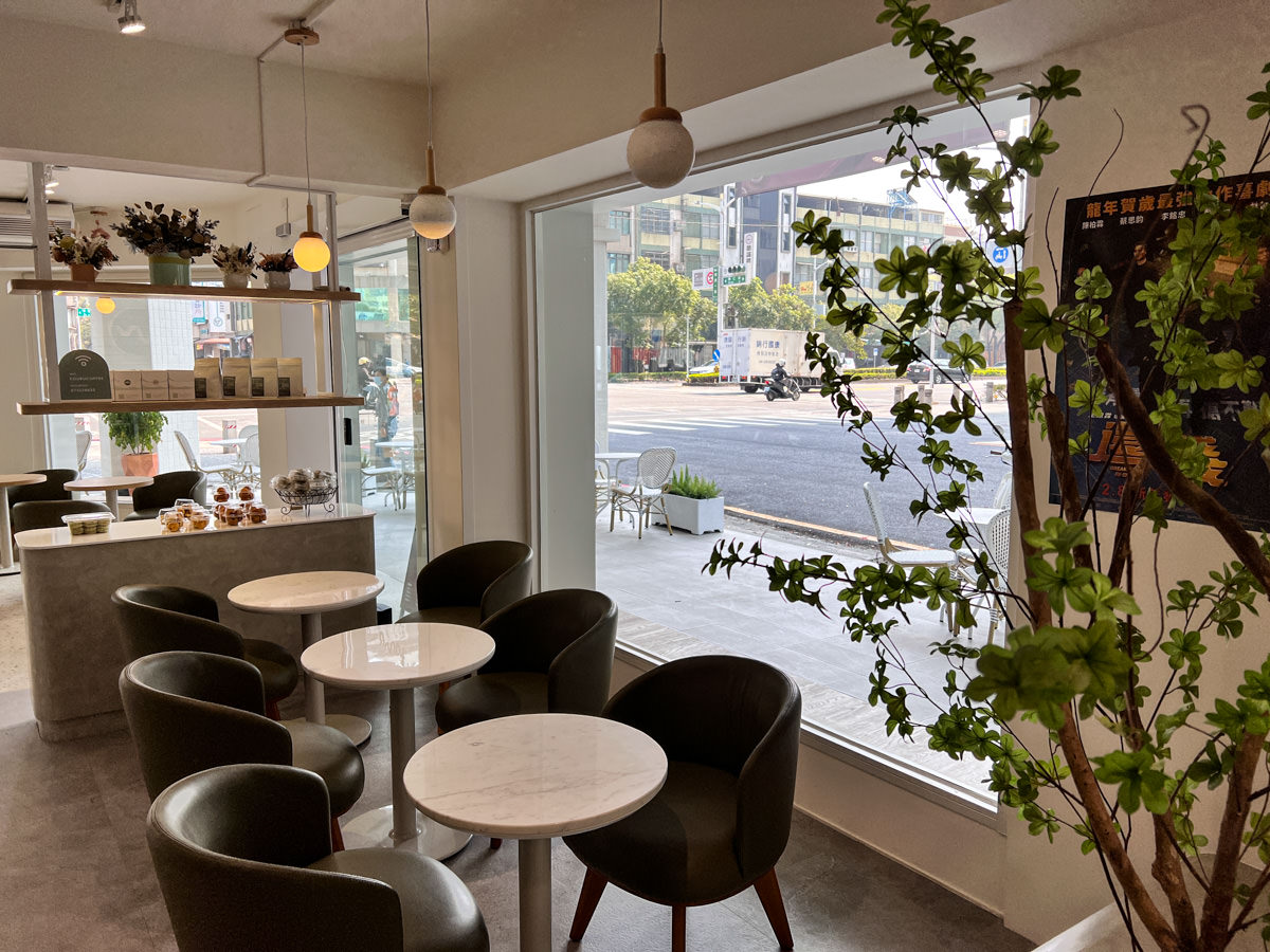 【FOUR U Coffee】高雄文青質感咖啡廳推薦,手作四吋蛋糕甜點與健康輕食,高雄下午茶聚會餐廳首選! - 第11張圖