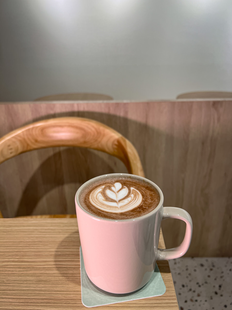 【FOUR U Coffee】高雄文青質感咖啡廳推薦,手作四吋蛋糕甜點與健康輕食,高雄下午茶聚會餐廳首選! - 第28張圖