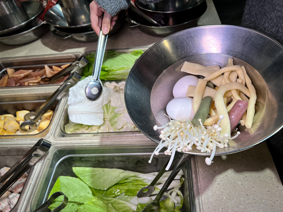 【兩餐韓國年糕火鍋】板橋新埔火鍋吃到飽349元起,任選超豐富食材,出示學生證享優惠,不定期推出新餐點! - 第17張圖