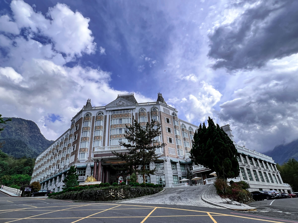 【溪頭米堤大飯店】溪頭旅遊住宿推薦,一泊二食享樂活行程,全國唯一頂級歐式宮廷五星級飯店,在飯店玩瘋啦! - 第1張圖