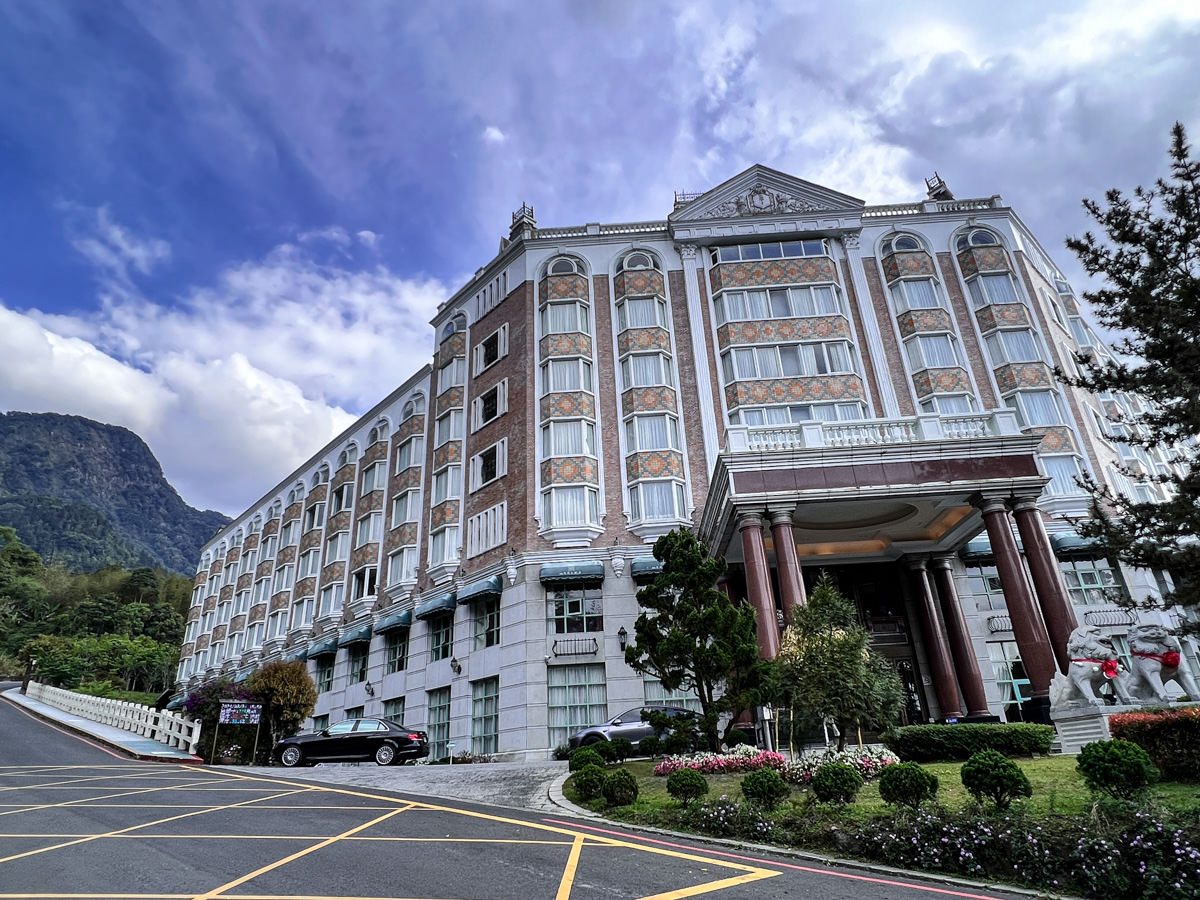 【溪頭米堤大飯店】溪頭旅遊住宿推薦,一泊二食享樂活行程,全國唯一頂級歐式宮廷五星級飯店,在飯店玩瘋啦! - 第2張圖