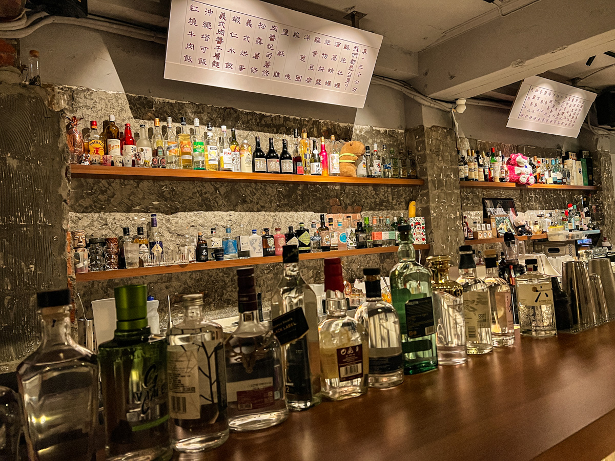 【冰茶專賣店】台北最強長島冰茶酒吧推薦,世界各地特色融入調酒,大啖懷舊台式古早味美食! - 第11張圖