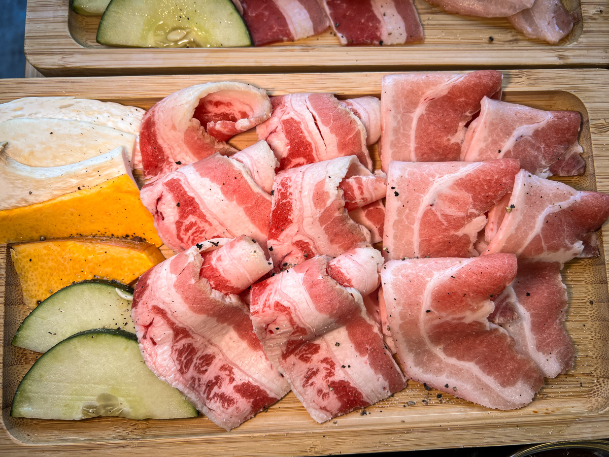 【燒桶子 韓食烤肉】桃園統領廣場美食推薦,物超所值商業午餐270元起,絕對肉感的美味饗宴! - 第20張圖
