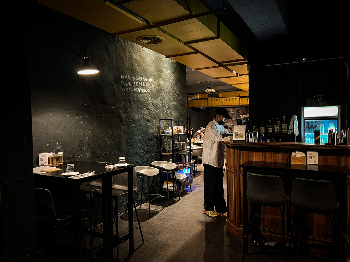 【路易奇洗衣公司 Luigi】台北信義安和餐酒館推薦,夜裡的罪惡美食!異國料理與特色調酒的美味饗宴,台北最特別的聚會餐廳! - 第4張圖