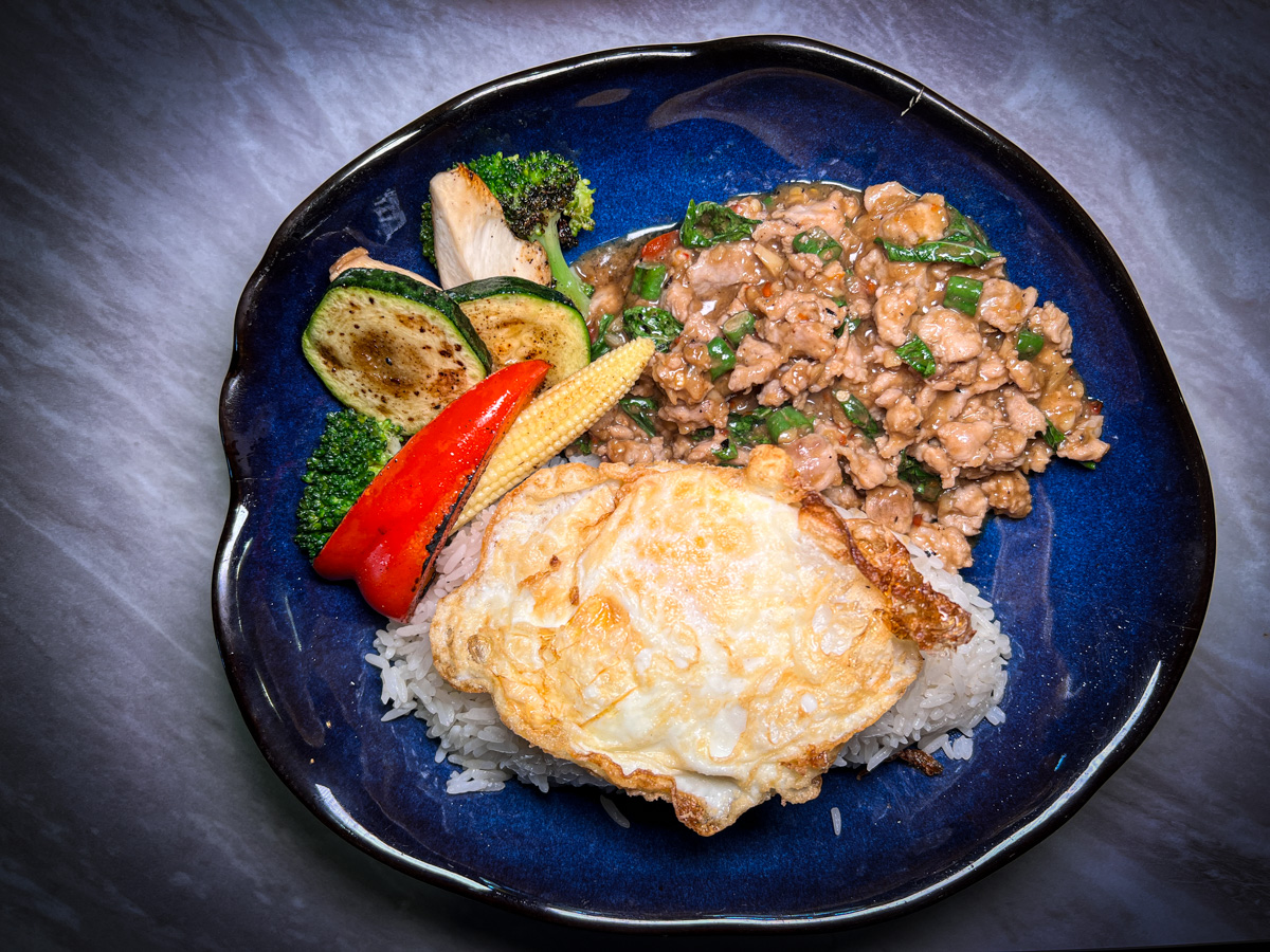 【搞搞泰式定食】台南中西區必吃美食推薦,真功夫的泰式料理,打拋豬肉飯一吃就圈粉,竟然有比50元大的蛤蠣! - 第9張圖