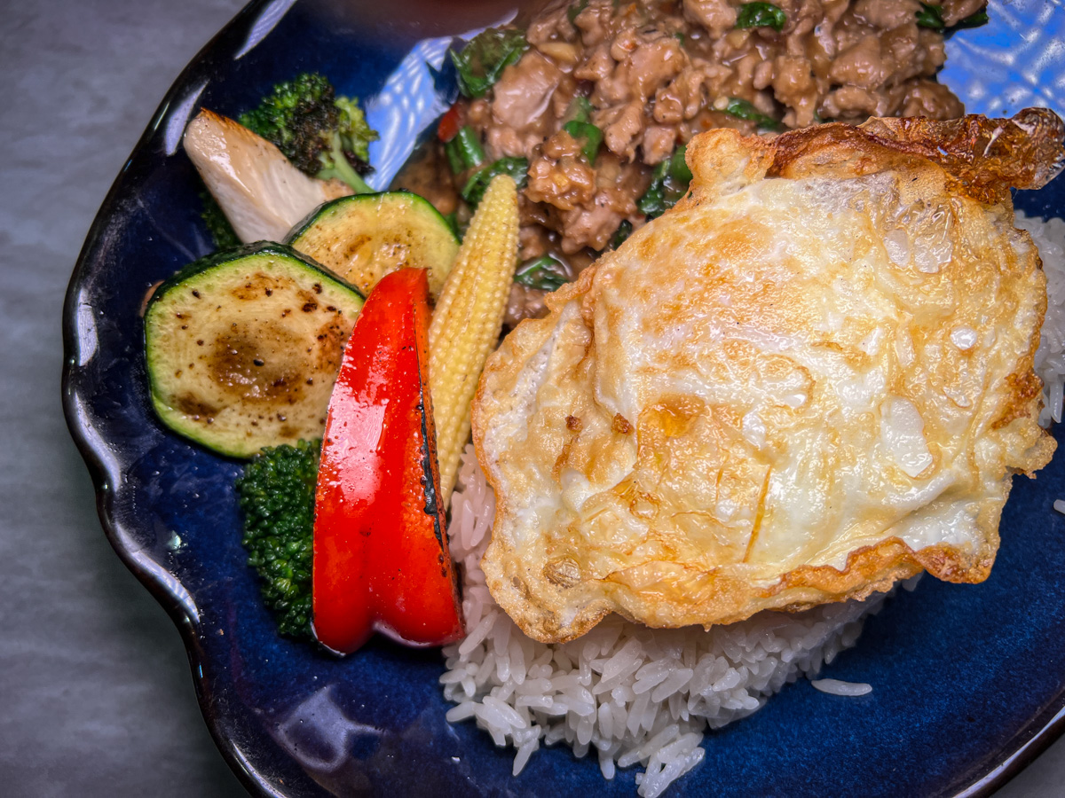 【搞搞泰式定食】台南中西區必吃美食推薦,真功夫的泰式料理,打拋豬肉飯一吃就圈粉,竟然有比50元大的蛤蠣! - 第10張圖