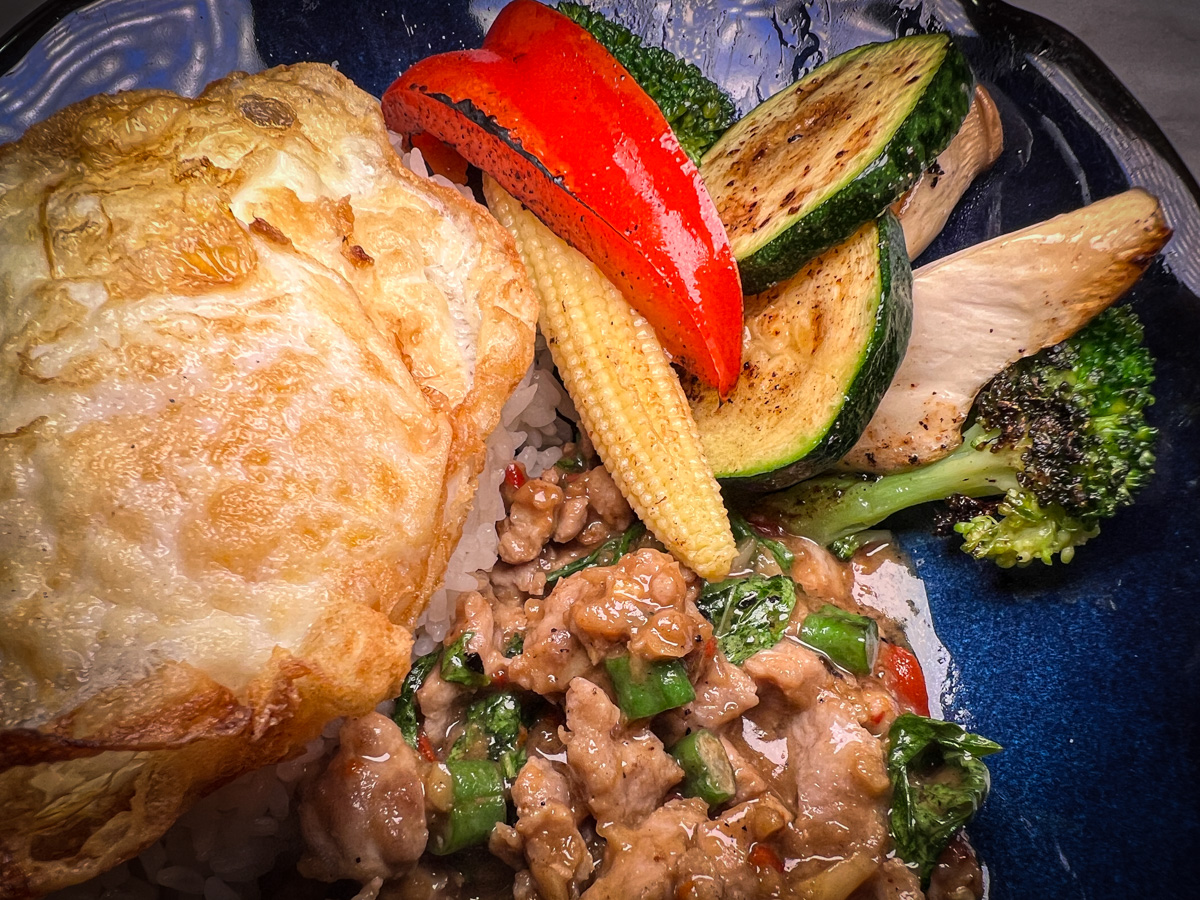 【搞搞泰式定食】台南中西區必吃美食推薦,真功夫的泰式料理,打拋豬肉飯一吃就圈粉,竟然有比50元大的蛤蠣! - 第12張圖