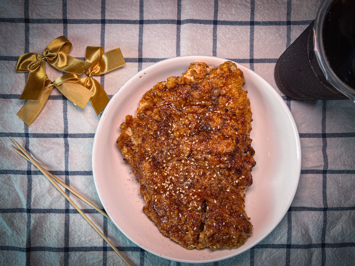 【島中火燒雞】台北士林隱藏美食推薦,超巨大炭烤雞排只要95元!加5元多一杯紅茶!社子島新開幕必吃宵夜 - 第12張圖
