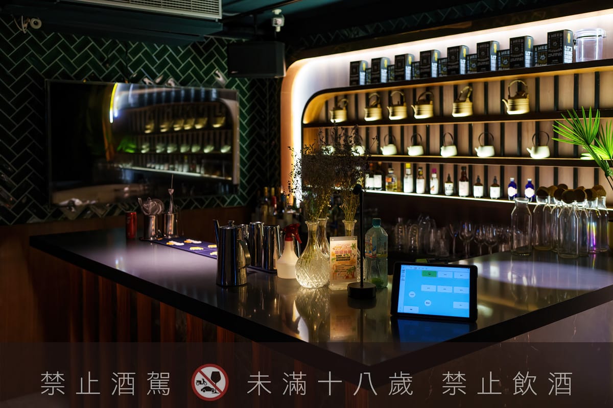 【無心戒酒互助會-同溫層俱樂部】台北西門最熱門餐酒館推薦,特色必點Bucket桶調酒、同溫層特調,西門包場聚會餐廳首選! - 第11張圖