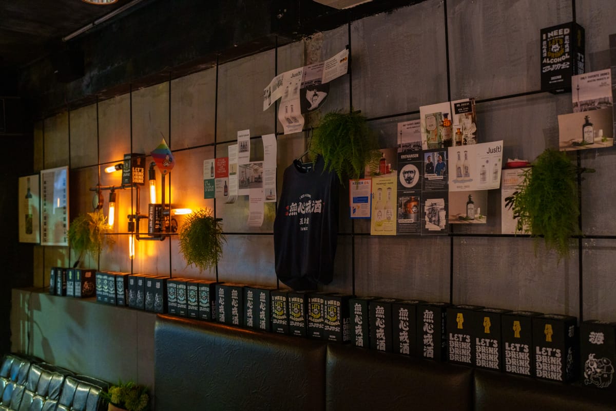 【ONCE Cafe&Bar 無心戒酒互助會-西寧分會】台北西門特色酒吧推薦,絕美獨家琴酒特調,白天喝咖啡晚上喝酒!兩百多種琴酒任君挑選! - 第6張圖