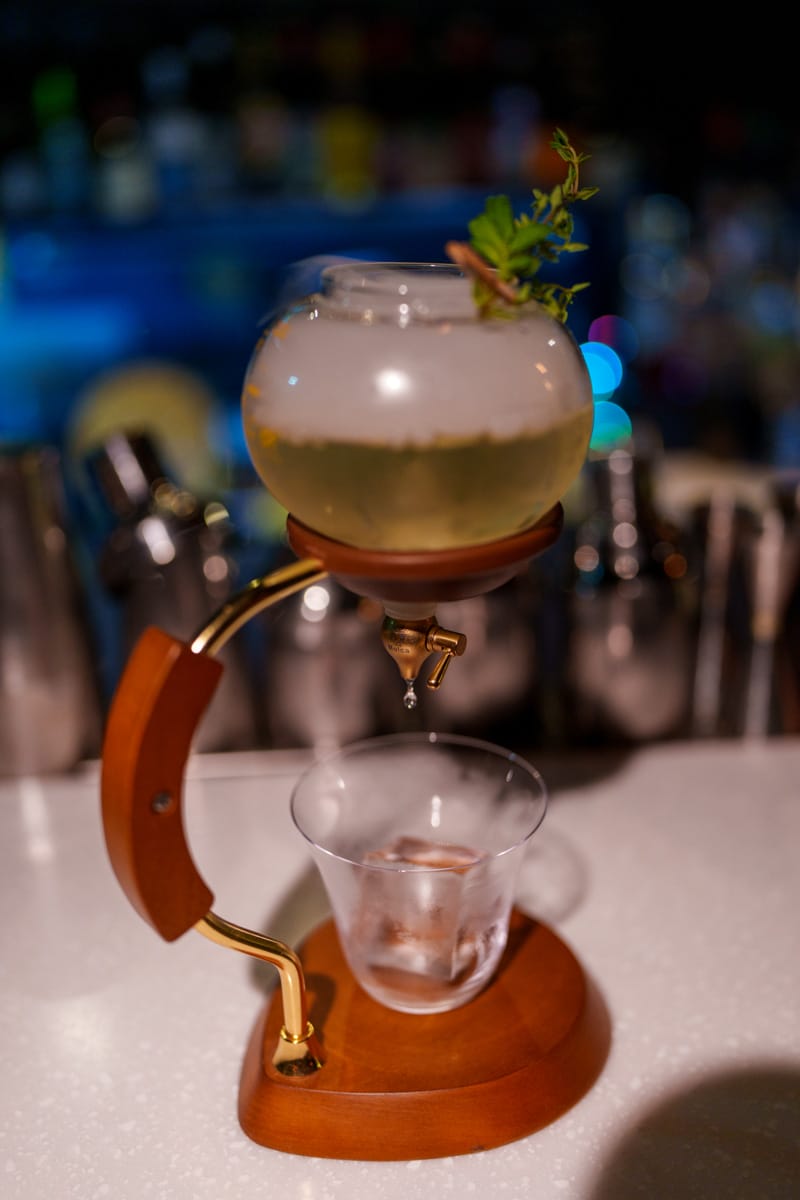 【ONCE Cafe&Bar 無心戒酒互助會-西寧分會】台北西門特色酒吧推薦,絕美獨家琴酒特調,白天喝咖啡晚上喝酒!兩百多種琴酒任君挑選! - 第40張圖