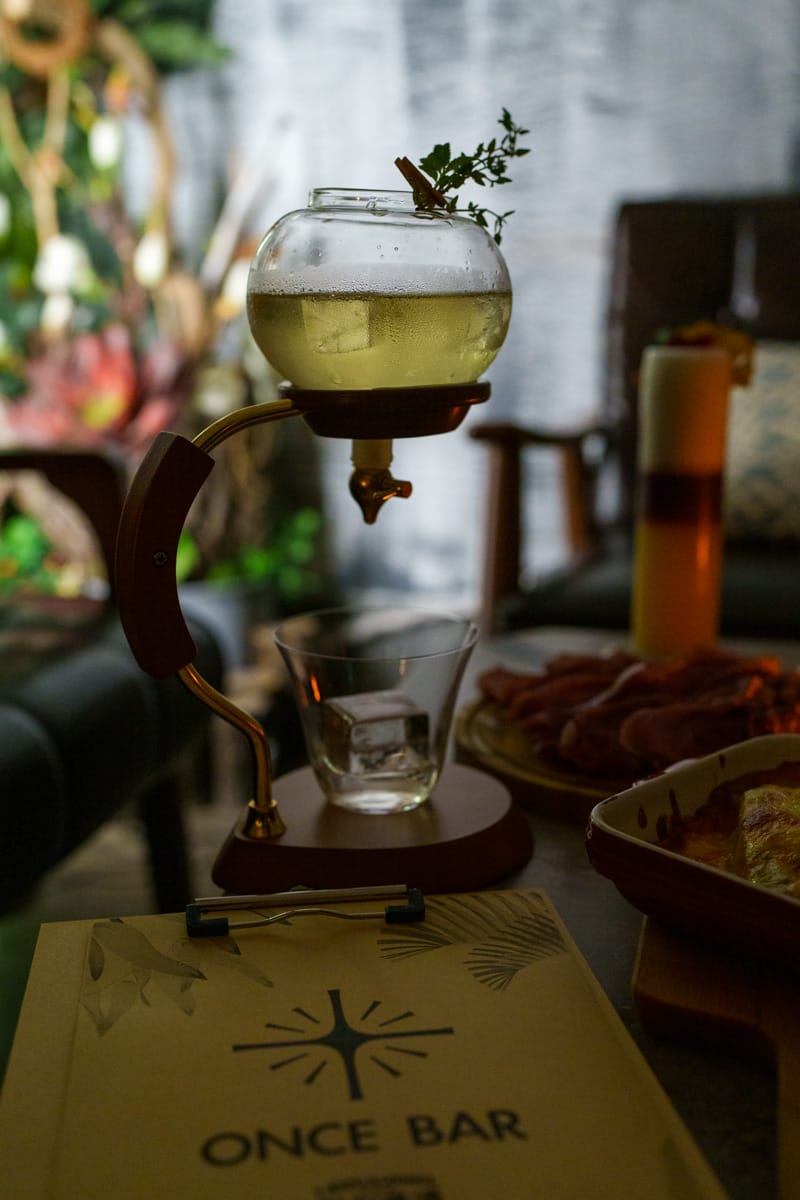 【ONCE Cafe&Bar 無心戒酒互助會-西寧分會】台北西門特色酒吧推薦,絕美獨家琴酒特調,白天喝咖啡晚上喝酒!兩百多種琴酒任君挑選! - 第41張圖
