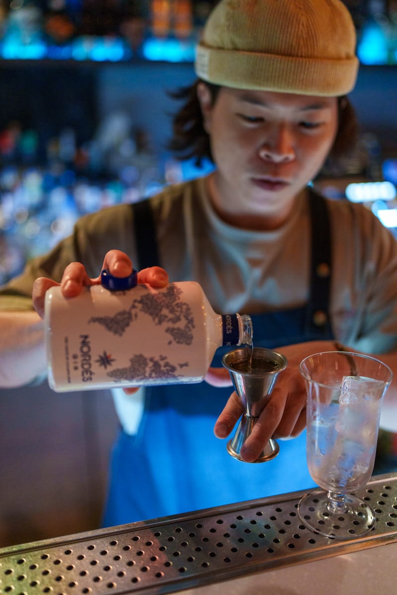 【ONCE Cafe&Bar 無心戒酒互助會-西寧分會】台北西門特色酒吧推薦,絕美獨家琴酒特調,白天喝咖啡晚上喝酒!兩百多種琴酒任君挑選! - 第19張圖