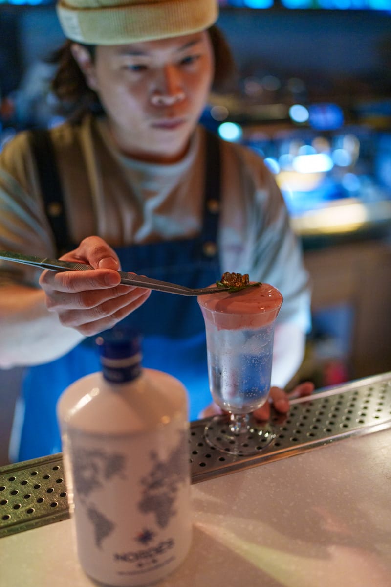 【ONCE Cafe&Bar 無心戒酒互助會-西寧分會】台北西門特色酒吧推薦,絕美獨家琴酒特調,白天喝咖啡晚上喝酒!兩百多種琴酒任君挑選! - 第21張圖