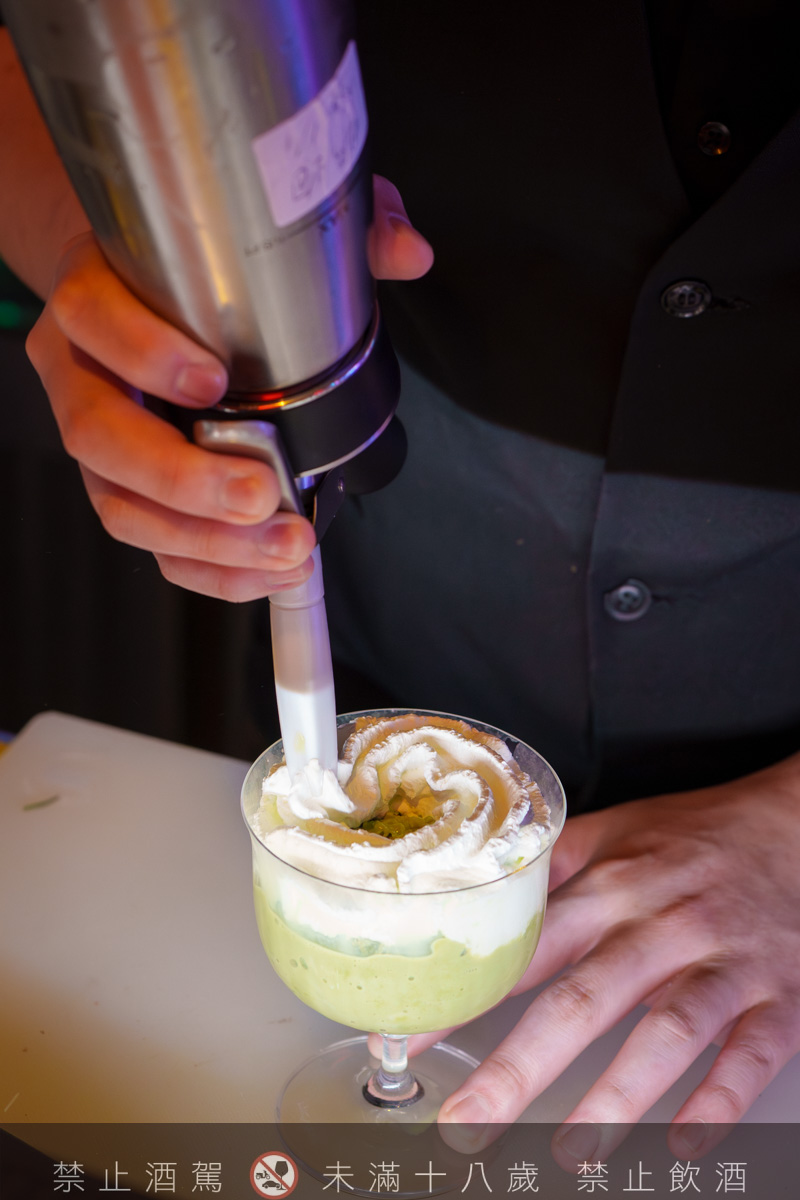 【無心戒酒互助會-同溫層俱樂部】台北西門最熱門餐酒館推薦，特色必點Bucket桶調酒、同溫層特調，西門包場聚會餐廳首選！