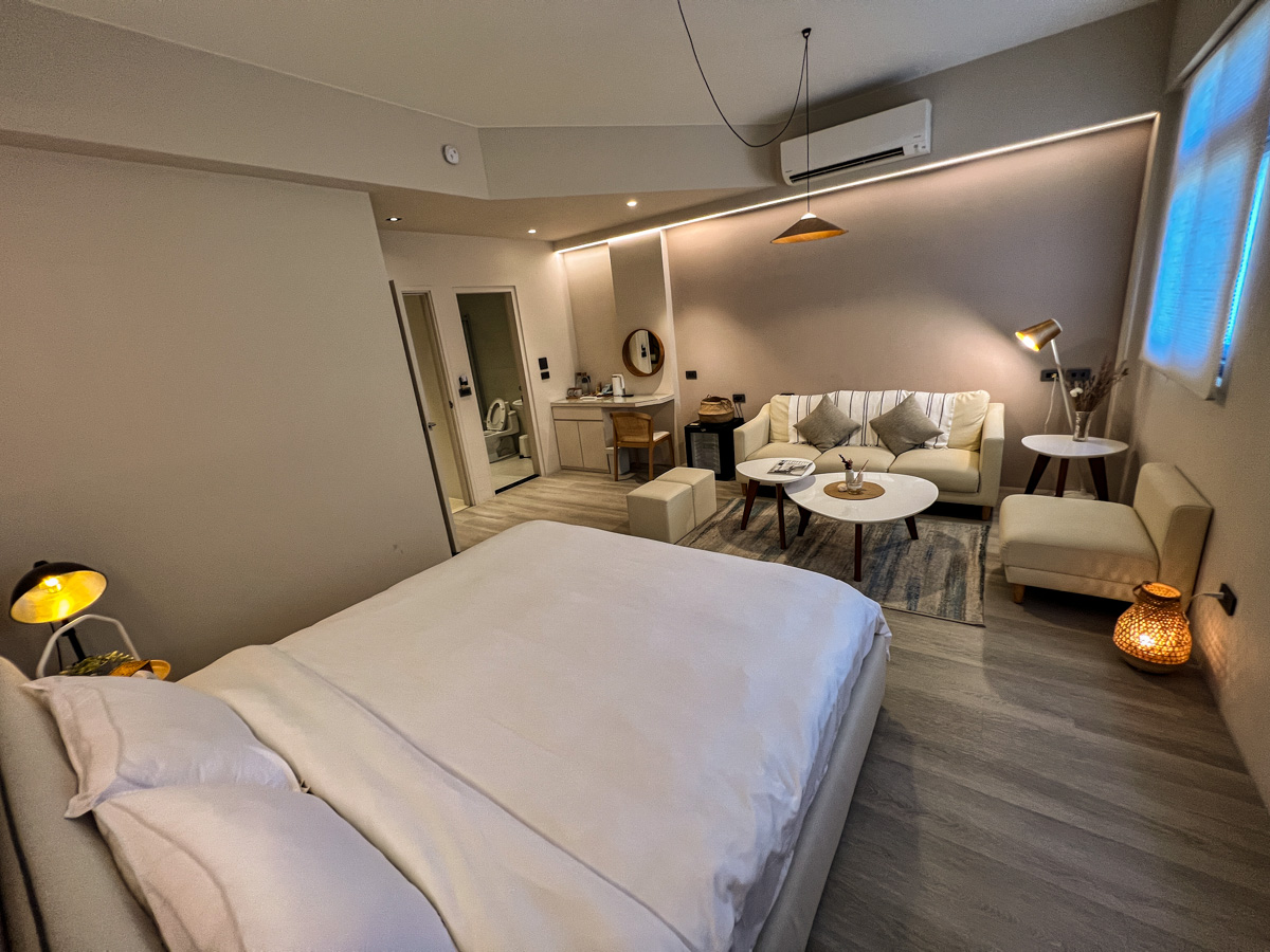 【Coming Home Apartment】宜蘭民宿推薦,結合住宿與酒吧的夢幻渡假民宿!趨近完美的質感設計裝潢,喝完酒直接上樓睡覺好幸福! - 第17張圖
