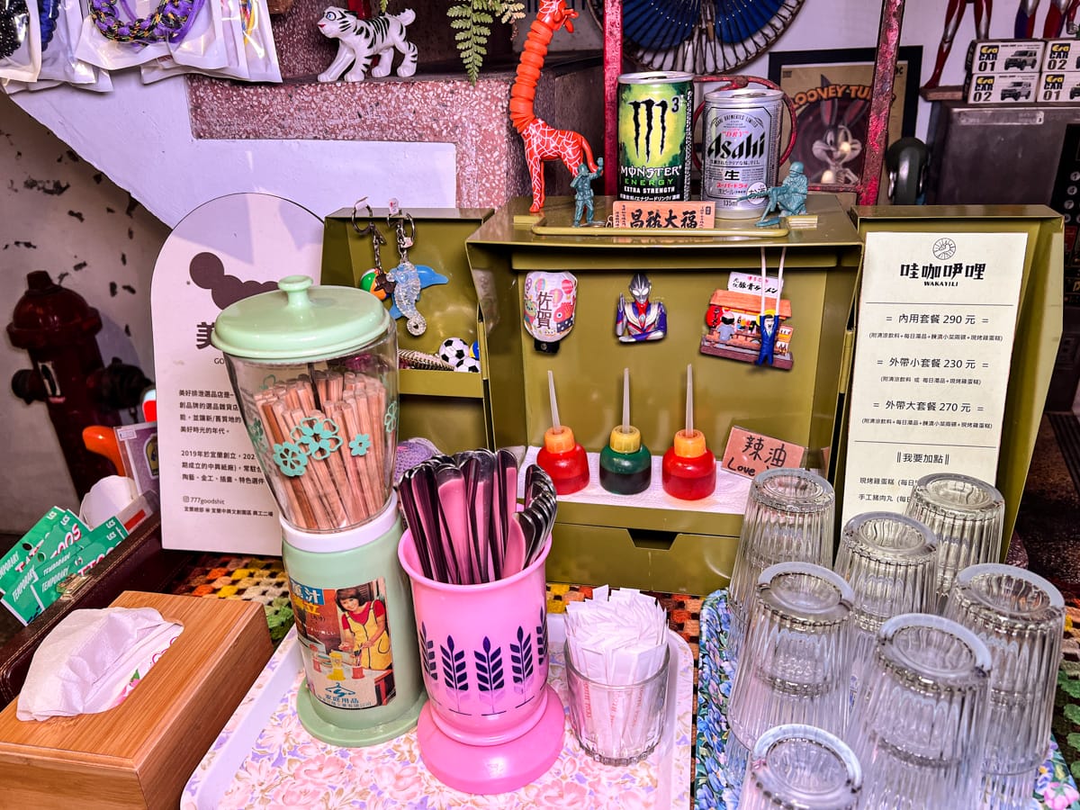 【哇咖吚哩-咖哩製造所】宜蘭超好吃咖哩飯只要290元附小菜飲品!Google評論4.9的宜蘭巷弄美食推薦,懷舊復古特色餐廳 - 第13張圖