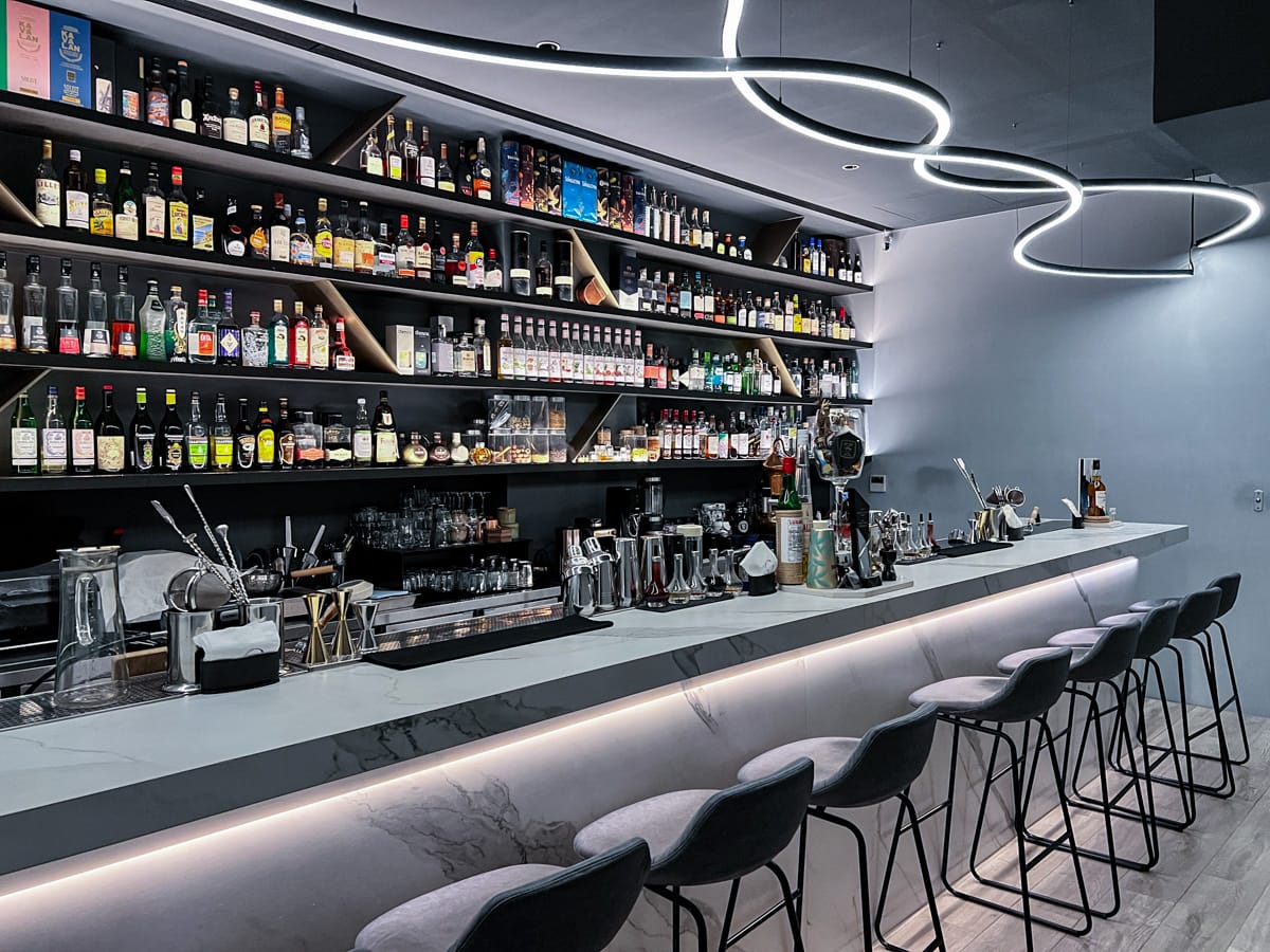 【Coming Home Bar】宜蘭網美酒吧推薦,打造宜蘭最Chill的喝酒聚會新地標,特色調酒如藝術般創作,人氣提拉米蘇限量供應! - 第5張圖