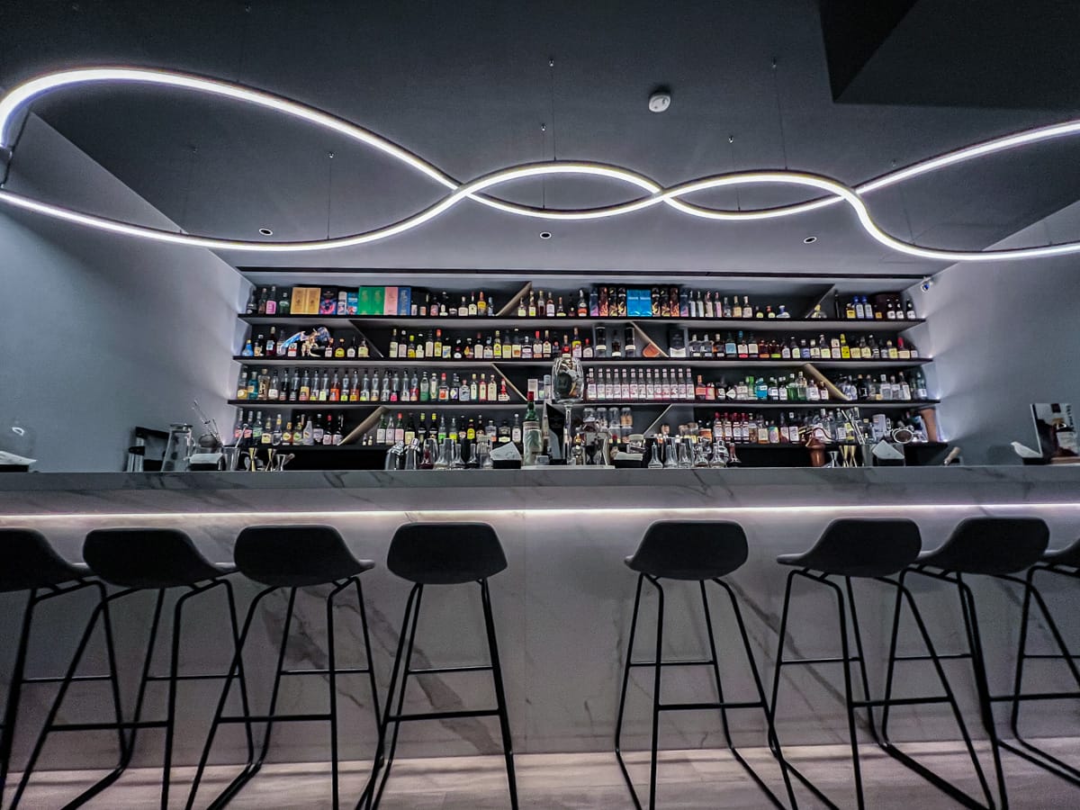 【Coming Home Bar】宜蘭網美酒吧推薦,打造宜蘭最Chill的喝酒聚會新地標,特色調酒如藝術般創作,人氣提拉米蘇限量供應! - 第7張圖